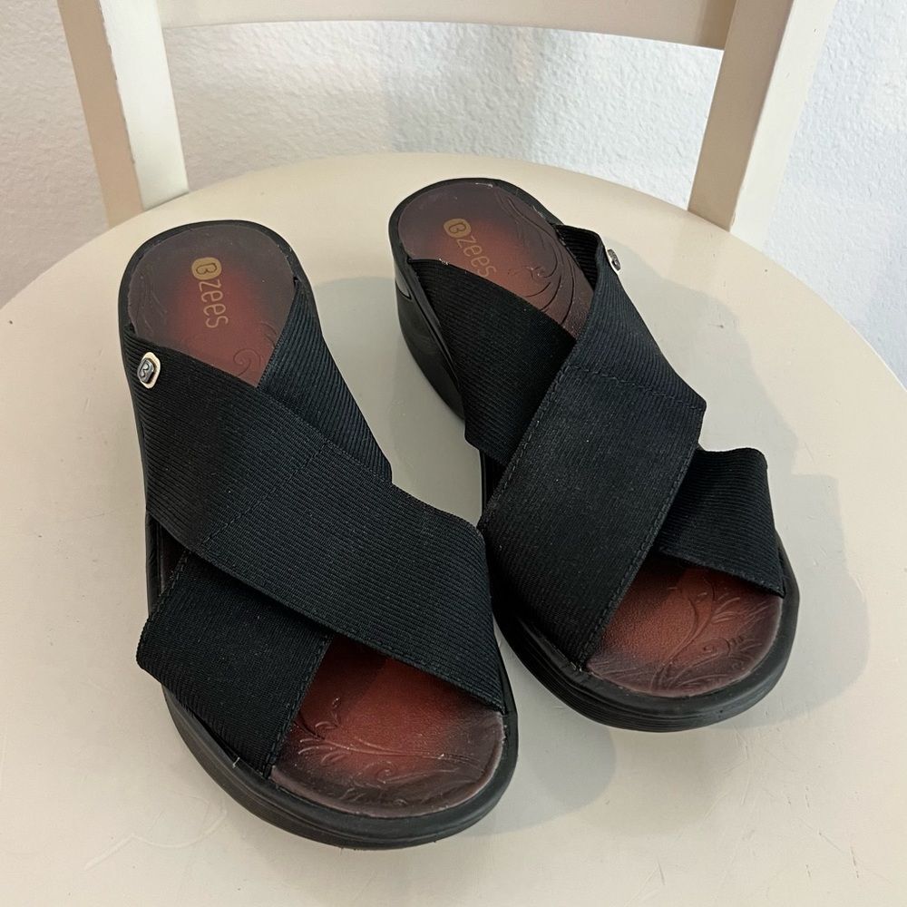 Bzees by LifeStride Women's Desire Wedge Sandal in Black Sz. 9W - Picture 2 of 11